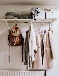 Ikea Deutschland Der Platz Unter Regalen Ist Gold Wert Hier U A Mit Ekby Osten Wandregal In Weiss Birke Http Www I Stauraum Ideen Stauraum Flur Speicher