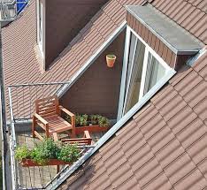 Http Www Dachdecker Sander De Images Referenzen Innenliegender Dachbalkon Jpg Dachbalkon Dachboden Renovierung Dachboden Loft