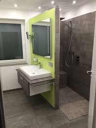 Badezimmer Mit Begehbarer Dusche Fliesen In Betonoptik Dusche Ohne Turen Fliesen Betonoptik Gemauerte Dusche