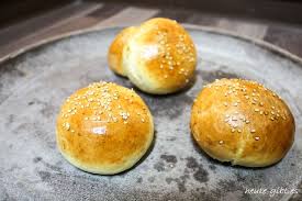 Heute Gibt Es Hamburger Brotchen A La Cynthia Barcomi Rezept Hamburger Brotchen Brotchen Lecker Burger