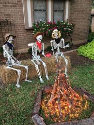 30 Amazing Cheap And Easy Halloween Decorations To Outdoor Halloween Yard Decorations Halloween Outdoor Decorations Easy Halloween Decorations