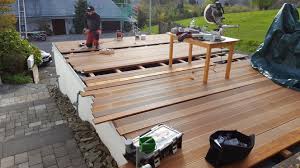 Terasse Auf Garagendach Montage Der Dielen Garage Dach Wohnung Haus