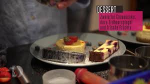 Duett Vom Cheesecake Mit Erdbeerspiegel Und Frischen Beeren Rezept Rezept Erdbeeren Dessert Ideen Erdbeer Kasekuchen