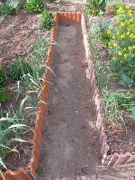 20 Geniale Und Kreative Wege Zu Recycelten Dachziegeln Gartendesign Ideen Garten Deko Garten