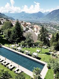 Einfach Glucklich Yogaretreat Im Hotel Hohenwart In Schenna Sudtirol Meran Sudtirol Hotel Sudtirol