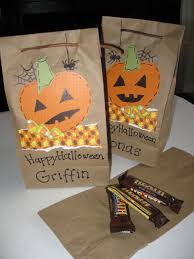 Last Minute Halloween Treat Bag Decorate A Lunch Bag With Color Papers And Sharpie Halloween Bags Halloween Treat Bags Harvest Decorations