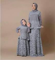 Namun mata hatinya tetap kuat bagaikan baja. Model Gamis Brokat Couple Ibu Dan Anak Model Pakaian Bayi Perempuan Pakaian Wanita Pakaian Bayi Perempuan