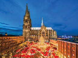 Hr8an Ta Xristoygenna Aytes Einai Oi Omorfoteres Xristoygenniatikes Agores Sthn Eyrwph Cologne Christmas Market Best Places To Travel Christmas Markets Europe