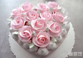 Pink Roses Heart Shape Cake Buttercream Decorating Valentines Cakes And Cupcakes Valentine Cake
