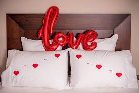 Con Este Pack Podras Decorar Una Habitacion O Estancia Romantica Y Sorprender A Tu Pareja Decor Pack Te Quiero Loverspack Balloons Surprise Gifts Bed Pillows