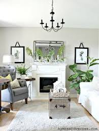 Botanicals Used In Decor Is Anything But New But On Trend Botanical Decor Is Showing Up Everywhere And I Summer Living Room Home Decor Small Living Room Decor