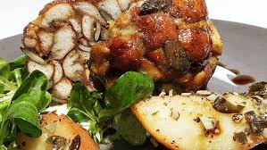 Aufgegabelt Von Alexander Herrmann Kurbis Brezenknodel Feldsalat Kurbiskern Birnenspalten Und Zitronensauerrahm Br De Brezenknodel Rezept Einfache Gerichte Hauptspeise