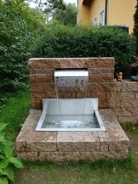 Wasserfallbrunnen Fur Den Garten Den Pool Den Teich Individuell Gefertigte Ruckwande Und Beck Brunnen Garten Wasserspiel Garten Hinterhof Pool Landschaftsbau