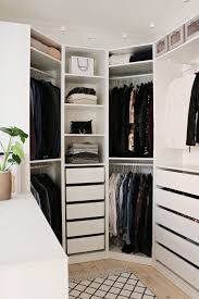 26 Ikea Hacks Fur Ihre Ikea Garderobe Diy Mobel Zenideen Closet Designs Bedroom Closet Design Walk In Closet Design