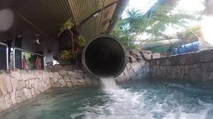Groaÿe Lange Wasserrutsche Im Aqua Mundo Center Parcs Het Meerdal Youtube Wasserrutsche Ferien Aqua