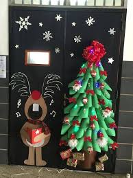 Christmas Door Decoration Singing Reindeer Decoracion De Navidad Para La Puerta Christmas Classroom Office Christmas Decorations Diy Christmas Door