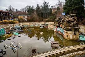 Blub Berlin An Abandoned Water Park In Berlin Neukolln Via Abandoned Water Parks Cool Places To Visit Water Park