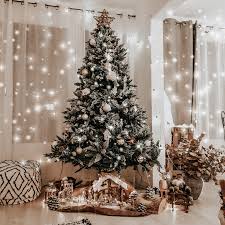 Il faut alors choisir les bonnes couleurs pour assortir le reste des accessoires. Et Joyeux Noel