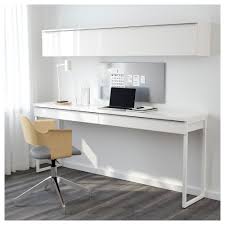 Bureau Et Etagere Murale Besta Burs Une Chaise Conference Fjallberget Une Lampe De Bureau Et Un Tableau Magnetique Spontan Interieur Lange Bureau Huis Ideeen