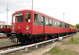 Der Schlepptriebwagen Mit Dem Spitznamen Jumbo Entstand Aus Einem Triebwagen Der Baureihe 168 Oranienburg Er Erhielt Bahn Berlin S Bahn Berlin Hauptstadt