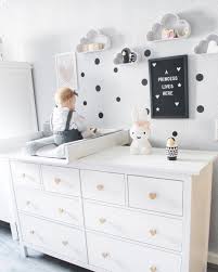 Ein Traumhaft Schones Kinderzimmer Mit Der Ikea Hemnes Kommode Als Wickeltisch Decoracion Habitacion Bebe Decoracion Habitacion Bebe Nina Habitacion Bebe Ikea