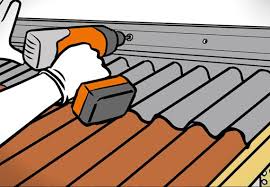 Dach Decken Mit Wellplatten In 7 Schritten Obi Dach Dachbau Wellen