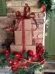 Christmas Decorating Ideas For The Front Porch Great Idea For Outdoor Ch Christmas Decorations Diy Outdoor Front Door Christmas Decorations Creative Christmas