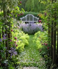 10 Tricks Fur Die Gestaltung Eines Kleinen Gartens Garten Kleiner Garten Garten Ideen Gestaltung Vorgarten