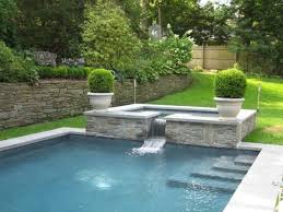 Schwimmbecken Im Garten Tipps Fur Pool Reinigung Und Pflege Pool Brunnen Hinterhof Pool Gartengestaltung