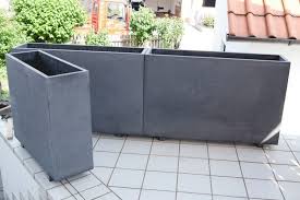 Blumenkubel Aus Beton 25 Spektakulare Dekoideen Fur Die Terrasse Concrete Planters Large Concrete Planters Diy Garden Furniture