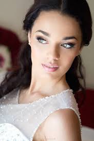 C'est une chance car cette jolie couleur attire les regards ! Maquillage Mariee Yeux Verts