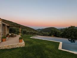 Villa Lorenzo Luxusvilla In Umbrien Mit Pool 4 Schlafzimmer 8 Personen Pool Sonnigesumbrien Luxus Villa Umbrien Villa