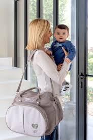 A la fois pratiques & ergonomiques, de nombreux modèles de sacs à langer pour transporter les affaires de votre bébé sont à découvrir dans notre boutique. Evasion So Chic Sac A Langer Sac Sophie La Girafe