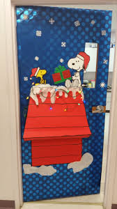 Snoopy And Woodstock Xmas Door Office Christmas Decorations Snoopy Christmas Decorations Diy Christmas Door