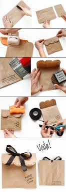 Des sachets pour vos petits cadeaux à réaliser à partir d'enveloppes kraft qui traînent dans vos tiroirs. Decorer Un Petit Sachet Kraft Idees Originales Pour Un Sac Cadeaux Archzine Fr