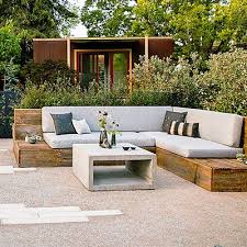 Ideas For A Sleek Urban Garden Backyard Seating Outdoor Decor Diy Garden Furniture