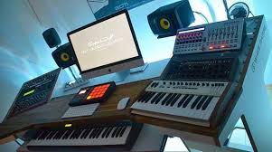If You Re Looking To Upgrade That Ratty Ikea Table That We Have All Had At One Point In Our Life Then Look No Furth Studio Desk Home Studio Music Music Studio