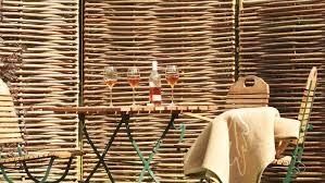 Sichtschutz Errichten So Vermeidet Ihr Arger Mit Nachbarn Und Behorden