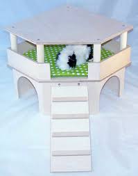 Wunderschones Eckhaus Fur Meerschweinchen Kleintiere Mit Schoner Aussicht Leiter Dach Und Urindichter Aufl Meerschweinchen Meerschweinchen Haus Kleine Tiere