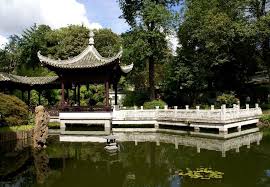 Frankfurt Chinesischer Garten Spiegelpavillon Und Jadegurtelbrucke Chinese Garden Mirror Pavilion And Jade Belt Bridge Chinese Garden Green Pond Nature