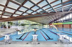 Das Badezentrum Sindelfingen Bietet Das Einzige Uberdachte 50m Sportschwimmbecken Sowie Das Grosste Freibad Fur Natur Hallenbad Swimming Pool Schwimmbad Designs