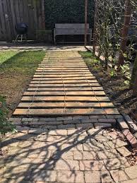 Rollweg Aus Holz Fur Den Garten Holzweg Holztritte Adequat Gartenweg Holz Im Garten Garten