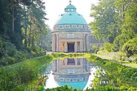 Architektur Skulpturen Und Natur Sennefriedhof Auf Platz Eins Friedhof Bielefeld Architektur