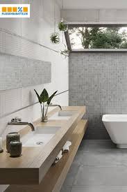 Kalkstein In Seiner Schonsten Fliesen Form Badezimmer Interieur Bodenfliesen
