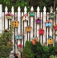 Findest Du Deinen Gartenzaun Auch Etwas Langweilige Dann Pimpe Deinen Zaun Mit Diesen 9 Kreativen Ideen Diy Ba Idees Jardin Art Des Jardins Idee Deco Jardin
