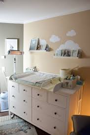 Ikea Hemnes Als Wickelkommode Mit Wickelaufsatz Und Wickelauflage Ikea Babyzimmer Wickelkommode Windeleimer