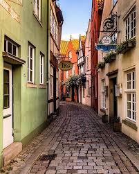 Wie Gemalt Diese Bunte Gasse Befindet Sich In Der Schonen Stadt Bremen Von Pierrebrauer Bremen Deutschlandliebe Dem Germany Places Favorite Places