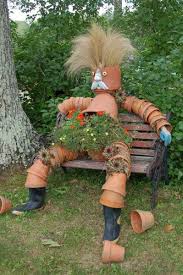 Terra Cotta Pot People Did You Know This Was A Thing Funny Gardenmemes Containerwatergarden Topfblumen Selber Machen Garten Selbstgemachte Tongefasse