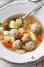Unser Klassiker Rindfleischsuppe Mit Markklosschen Und Eierstich Rezept Rindfleischsuppe Eierstich Huhn Rezepte Gesund