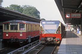 Berlin Wannsee 1991 Moderne Bvg S Bahn 480 504 Abfahrbereit Als S1 Zum Anhalter Bahnhof Daneben 275 354 Der Von Dort Gekommen War S Bahn Bahn Berlin Bvg Berlin